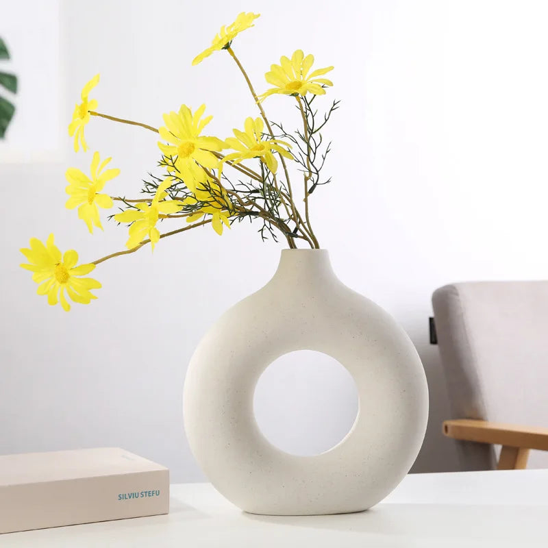 More • Lifey - Circular Hollow Ceramic Vase