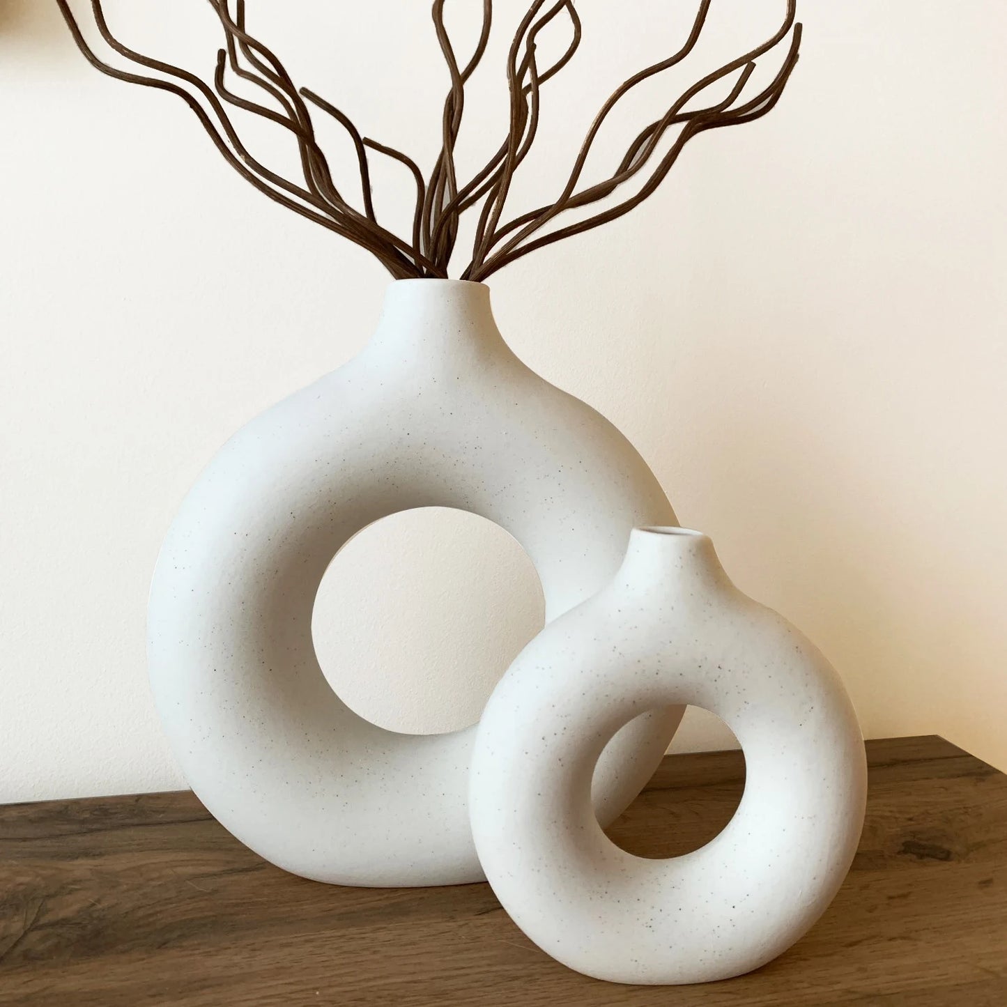 More • Lifey - Circular Hollow Ceramic Vase