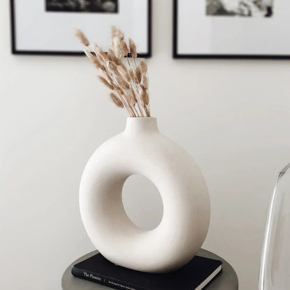 More • Lifey - Circular Hollow Ceramic Vase